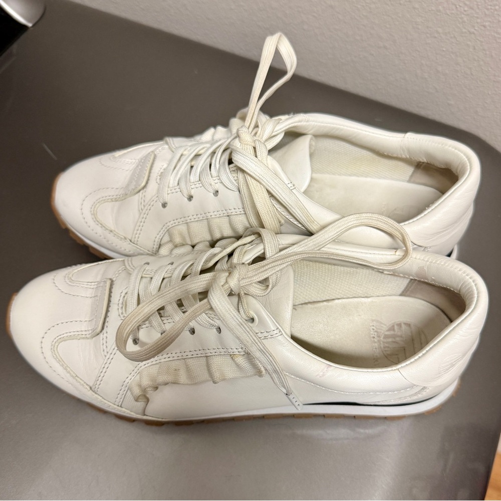 Tory Burch White Sneakers with adorable ruffle - Picture 2 of 4